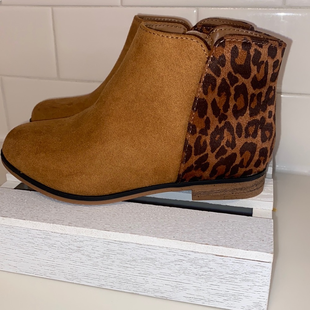Cat & Jack Toddler size 11 Booties